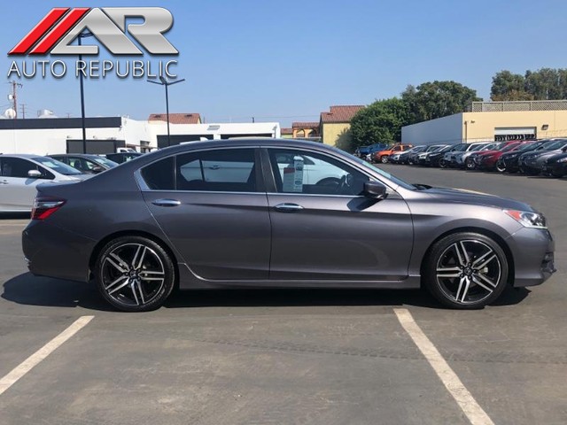 Pre-Owned 2017 Honda Accord Sedan Sport SE Four-Door Sedan ...